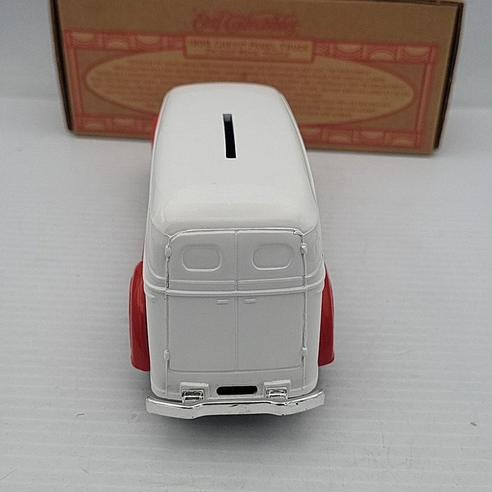Ertl 1938 Chevy Panel Truck Delco Electronics Die Cast Coin Bank New In Box